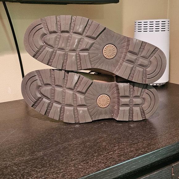 UGG Biltmore Boots - Picture 6 of 7